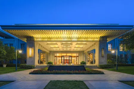Wuhan Conference Center(Guesthouse) Отели рядом с достопримечательностью «Wu Peifu Residence»