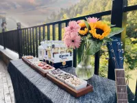 Phoenix Reed Crossing Courtyard Riverview Homestay (Fenghuang Ancient Town Tuojiang Branch) - بار