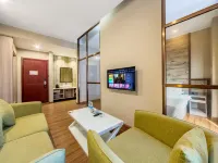 Passenger car building apartment Hotel dekat Bandara Shadi