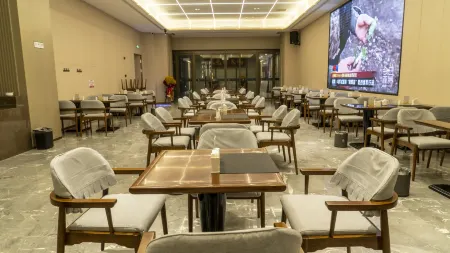 Colorful Yinhao Hotel