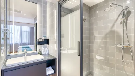 Auchan Yijing Hotel (Liaocheng Bus Terminal Wanda Plaza) Отели рядом с достопримечательностью «Liaocheng Gymnasium»