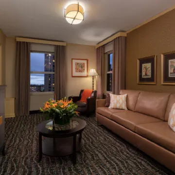 Executive Hotel Pacific Hotels near Olympic Sculpture Park