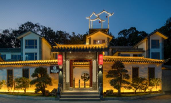 Passing-cloud Resort