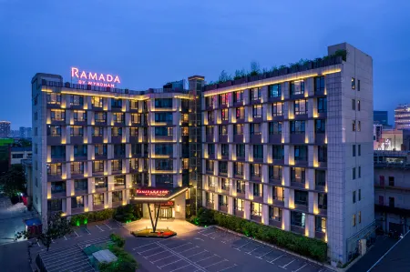 Xiangyang Ramada Fancheng Отели рядом с достопримечательностью «Xiangyang Park»