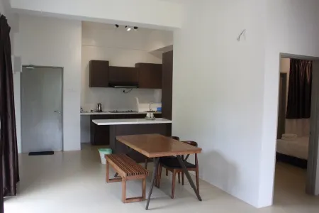 CAMERON GOLDEN HILL APARTMENT