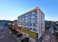 Vienna Hotel (Huili Ancient City Hotel) Hotels in Huili