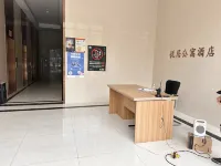 Yueju Apartment Hotel (Xinduhui Plaza High-speed Railway Station)