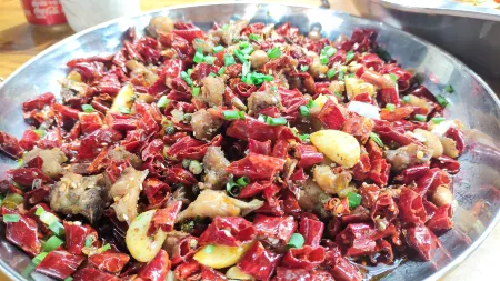 Xingfuli Homestay (Zigong Fantawild Dinosaur Kingdom) Отели рядом с достопримечательностью «Qinglonghu»