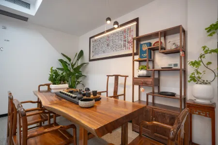 Kelai Residence · Simple Courtyard · Family Riverside · Rafting and Creek Tracing Homestay Отели рядом с достопримечательностью «Longwang Mountain Top»