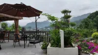 Hefeng Qingqing Xiaoyuan Homestay