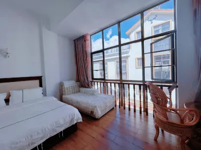 Yiliang Jiulong Tushun Hotel Hotel dekat Dixiadao Stone Forest