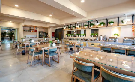 Kanas DeRong Hotel Отели рядом с Аэропорт Канас