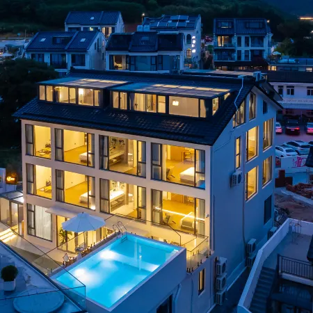 Zhoushan lvyun Bay Beach sunrise swimming pool holiday hostel