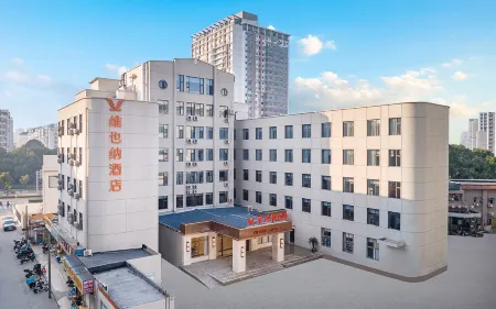 Vienna Hotel (Ningbo Longhu Yinzhou Tianjie Minglou Subway Station) Отели рядом с достопримечательностью «Ningbo University of Technology (East Campus)»