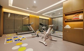 Homeinn Plus Hotel (Aksu Jiefangbei Road Airport)