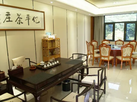 Ruili Yuqiao Yongjun Homestay (Veteran Inn)