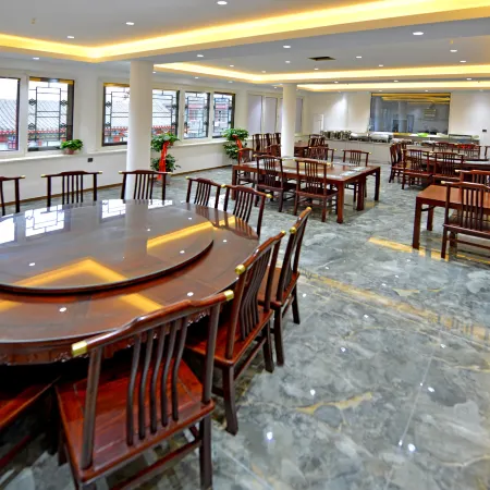 Shanhaiguan Zhujui Quanwang Hotel (Tianxia Diyi Guan Scenic Area)