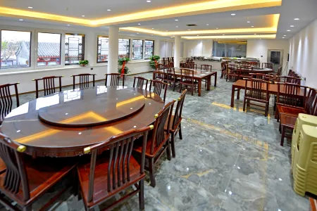 Shanhaiguan Zhujui Quanwang Hotel (Tianxia Diyi Guan Scenic Area) Отели рядом с достопримечательностью «Old Dragon's Head»