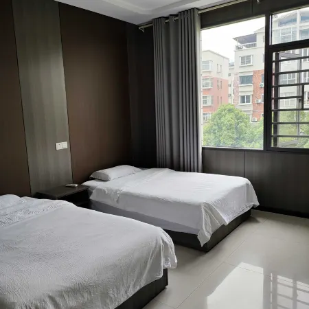 Ruichang Fenghe Business Hotel