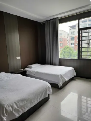 Ruichang Fenghe Business Hotel
