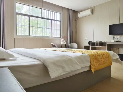 Sishui Senrun Business Hotel