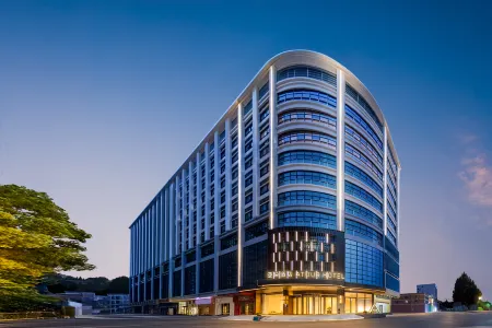 Yunfu Luoding Shi Tai De Tian Run Guang ChangYaduo Hotel Отели в г. Луодин