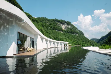 Baian Xide Hotel Отели рядом с достопримечательностью «Bishui Yun Mendun»