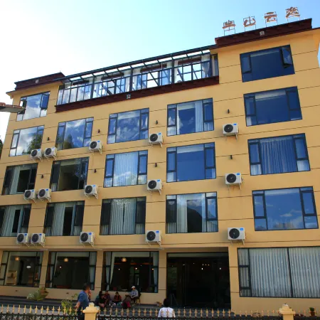 Mid-Mountain Cloud Leisure · Life Mountain View Resort Inn (Heishui County Branch)