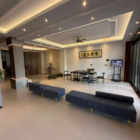 Dongxing Jinhaiwan Hotel (Golden Beach on Wanwei Island)