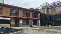 Zha Ga Na Zhuomala Light Luxury Homestay - พร้อมอาหารเช้า