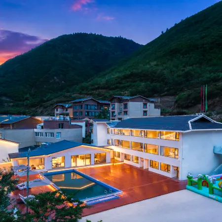 Xuelu Secluded Hot‑Spring Manor (Jiuzhai Romance Scenic Area Branch)