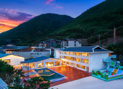 Xuelu Secluded Hot‑Spring Manor (Jiuzhai Romance Scenic Area Branch) - สระว่ายน้ำแบบอินฟินิตี้