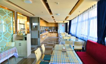 Grace Inn Hotel (Jinan Laiwu Pengquan East Avenue Yufeng Jiayuan)