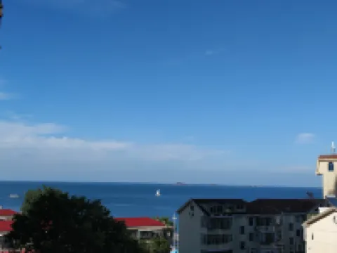 Yantai Hainabian Scenic Apartment