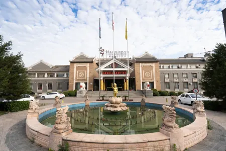 Gold Harbour Holiday Hotel Отели в г. Цзесю