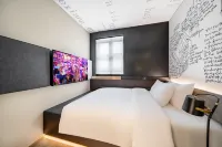 Jinglai Hotel Light Luxury (Shanghai Bund Joy City Branch) Hotel di Shanghai