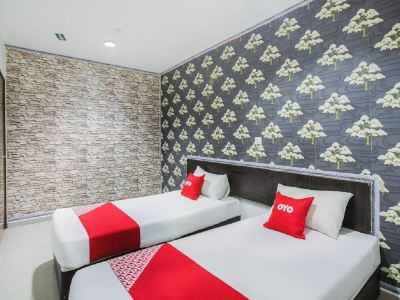 OYO 89407 Ezi Hotel