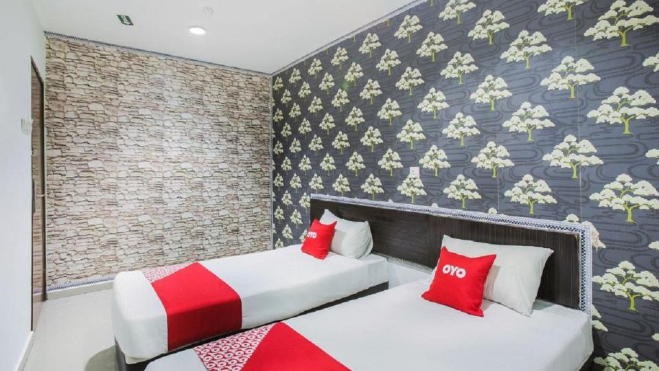 OYO 89407 Ezi Hotel