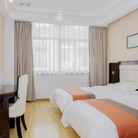 Zhongyi Light Luxury Cloud Hotel (Anqing City Renmin Road Pedestrian Street Xiaosu Road Branch)