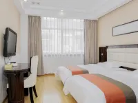Zhongyi Light Luxury Cloud Hotel (Anqing City Renmin Road Pedestrian Street Xiaosu Road Branch) - 2 tähden