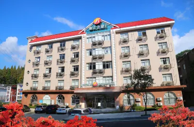 Jinjiang Inn Select Hotel (Jinggangshan Scenic Area Bus Station) Hotels near Cemetery of Revolutionary Martyrs in Jinggang Mountains