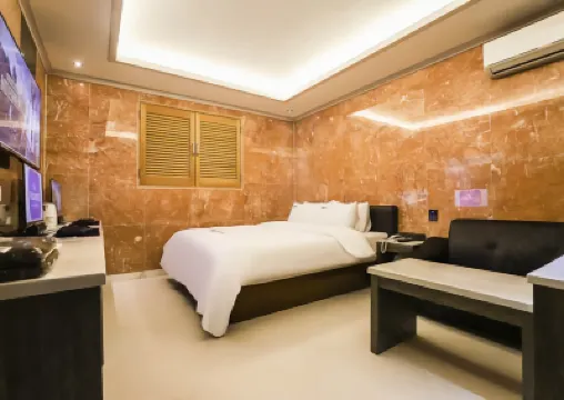 Sinrim Renaissance Hotels near Sillim Station