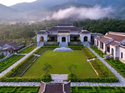 Làng Nương Yên Tử Các khách sạn ở Thành phố Uông Bí
