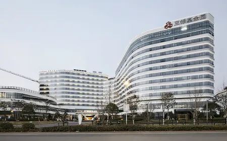 GRAND KINGTOWN S HOTEL Отели рядом с достопримечательностью «Shanghai Guoji Qichecheng-Qiche Zhanlan Center»