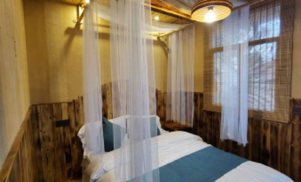 Qingdeng Mountain House (Lin'an Baima cliff scenic spot store)