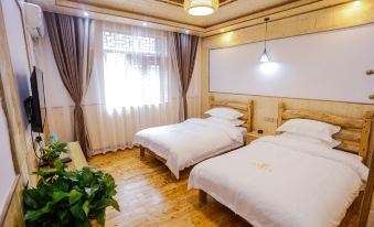 Furong Town Shunyilou Inn