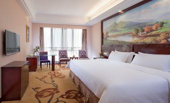 Vienna International Hotel (Sanya Qianguqing, Duty-free city)