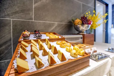 Homeinn Plus Hotel(Huayu mansion, Chunhui Road, Suncun, Jinan) Отели рядом с достопримечательностью «Shandong Hiteam Institute of Software Engineering»