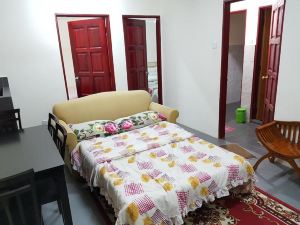 Mri Residence - Homestay in Sg Buloh with Swimming Pool - No Pork&Alcohol Allowed