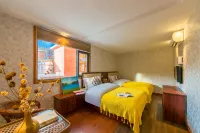 Lakeside Courtyard Hotel